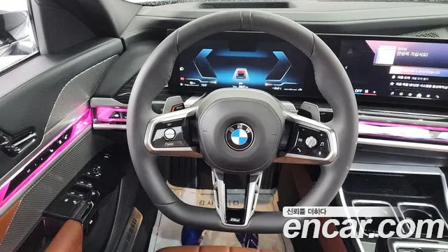 BMW 7-Series 7 серия (G70) 740i xDrive M Sport — Фото автомобиля 11