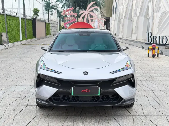 Lotus Eletre — Фото автомобиля 2