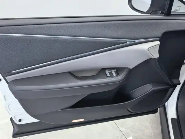 Toyota bZ5 — Фото автомобиля 7