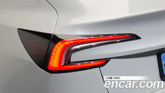 Tesla Model 3 — Фото автомобиля 7