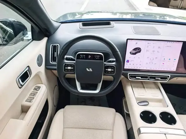 Li Auto L8 — Фото автомобиля 7
