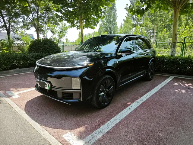 Li Auto L9 — Фото автомобиля 2
