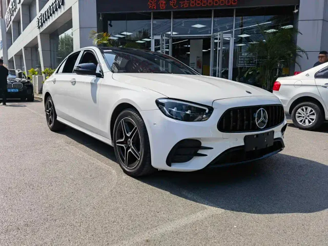 Mercedes-Benz E-Class — Фото автомобиля 3