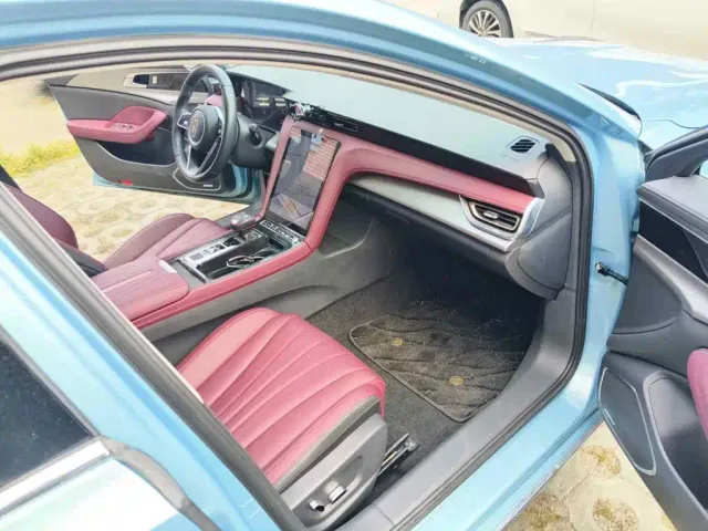 Hongqi H5 — Фото автомобиля 12