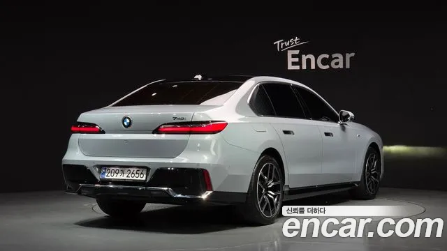 BMW 7-Series 7 серия (G70) 740i sDrive M Sport — Фото автомобиля 3