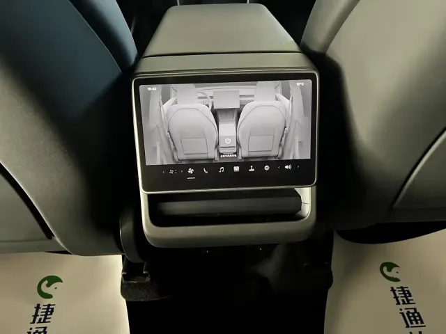 Tesla Model Y — Фото автомобиля 27