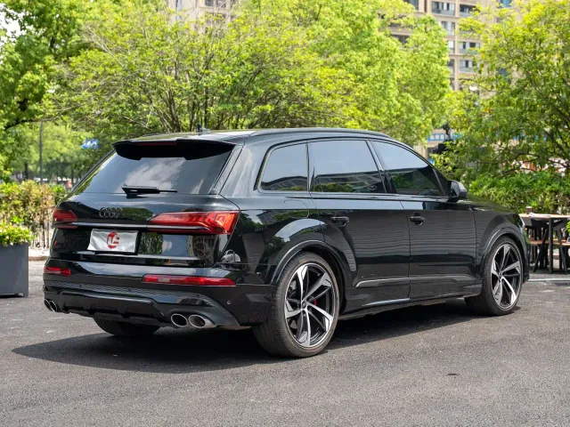 Audi SQ7 — Фото автомобиля 4