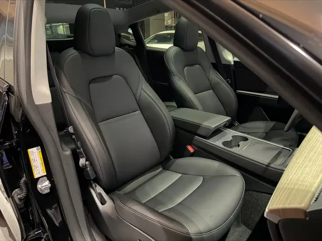 Tesla Model Y — Фото автомобиля 14
