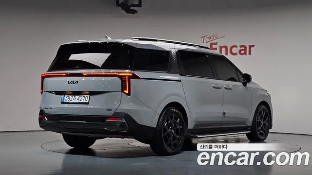 Фотография автомобиля — Kia Carnival Generation 4