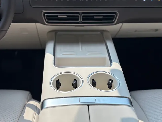 Li Auto MEGA — Фото автомобиля 9