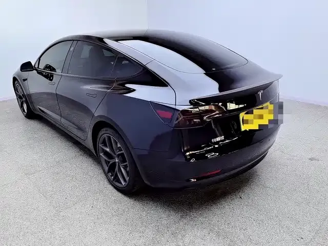 Tesla Model 3 — Фото автомобиля 15