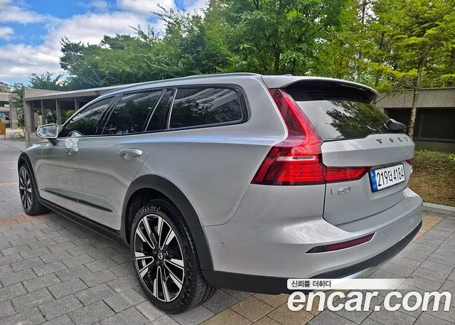 Volvo V60 — Фото автомобиля 4