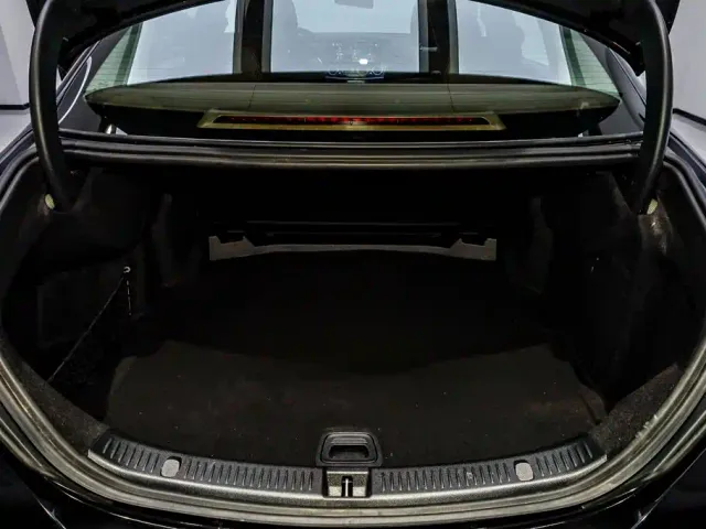 Mercedes-Benz E-Class — Фото автомобиля 6