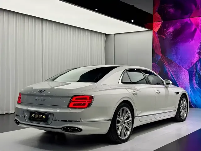 Bentley Flying Spur Plug-in Hybrid 2022 2.9T V6 Hybrid — Фото автомобиля 6