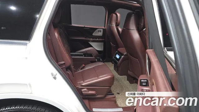 Lincoln Aviator 2nd Gen — Фото автомобиля 12