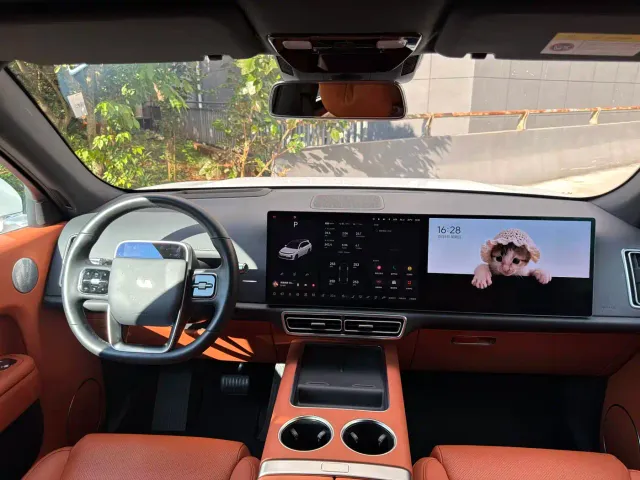 Li Auto L7 — Фото автомобиля 11