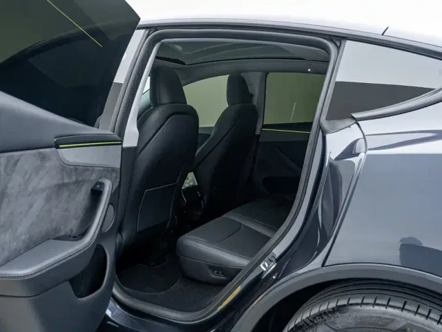 Tesla Model Y — Фото автомобиля 17