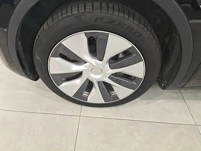 Tesla Model Y — Фото автомобиля 22