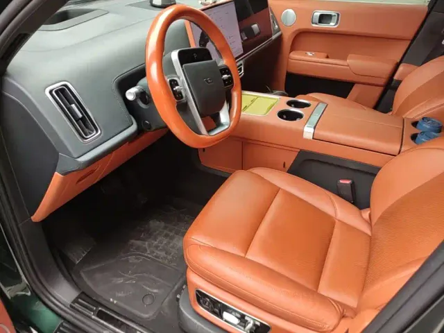 Li Auto L8 — Фото автомобиля 14