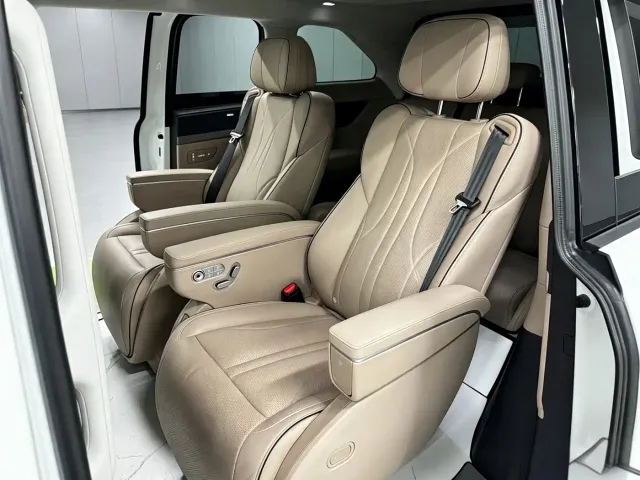 Xpeng X9 — Фото автомобиля 5