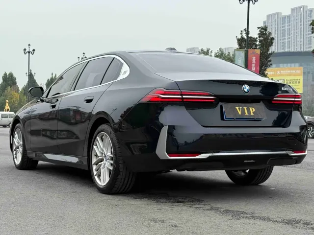 BMW 5 Series — Фото автомобиля 7