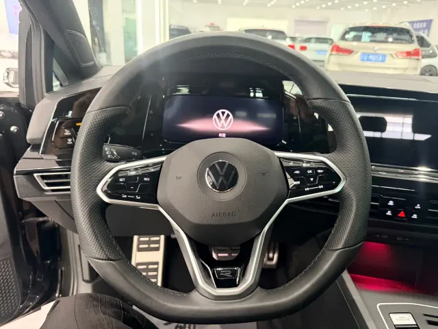Volkswagen Golf — Фото автомобиля 15