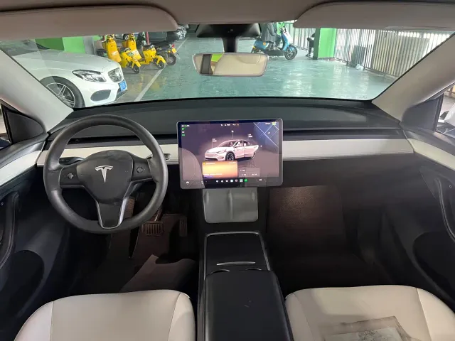 Tesla Model Y — Фото автомобиля 6