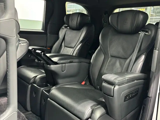 Lexus LM — Фото автомобиля 13