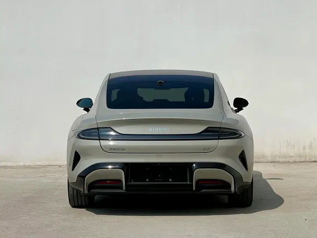 Xiaomi SU7 — Фото автомобиля 8