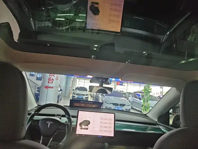 Tesla Model Y — Фото автомобиля 17