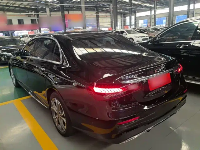 Mercedes-Benz E-Class — Фото автомобиля 4