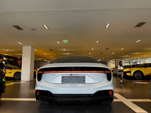Lotus Emeya — Фото автомобиля 4