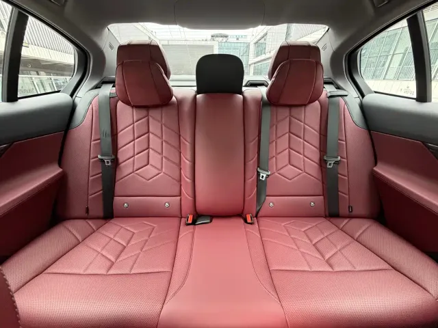 BMW 5 Series — Фото автомобиля 12