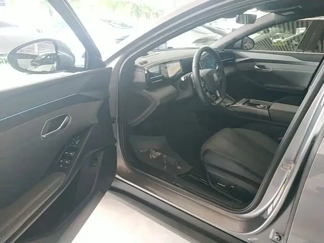 BYD Qin L — Фото автомобиля 15