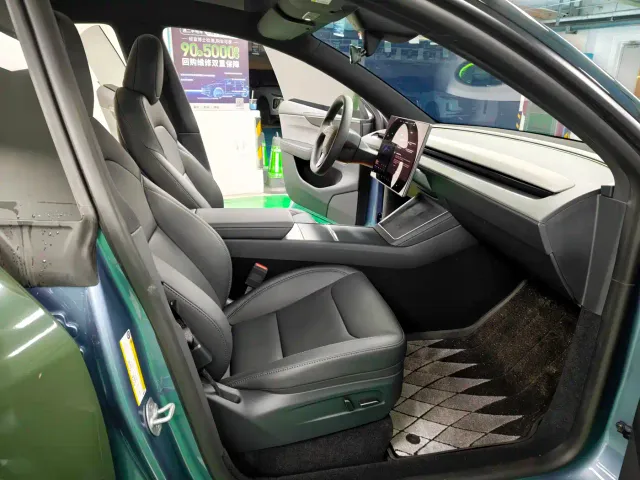 Tesla Model Y 2026 Rear-Wheel Drive — Фото автомобиля 7