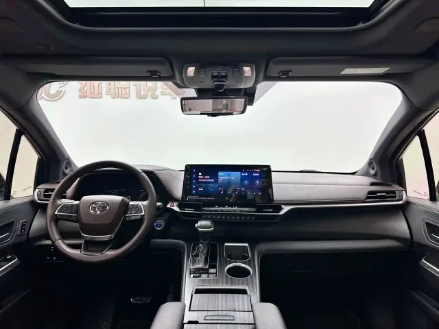 Toyota Sienna — Фото автомобиля 15