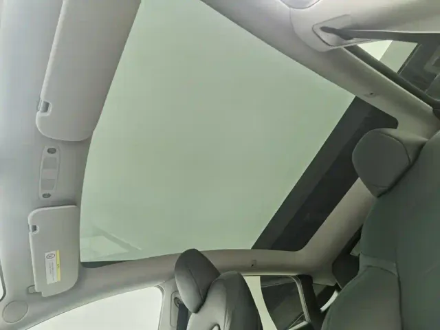 Tesla Model Y — Фото автомобиля 14
