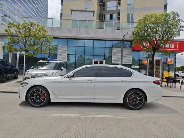 BMW 5 Series — Фото автомобиля 3