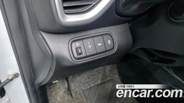 Hyundai Venue — Фото автомобиля 17