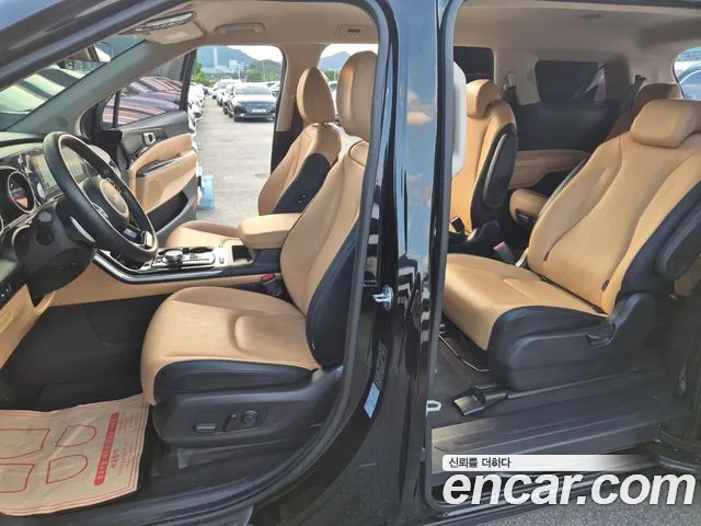 Kia Canival — Фото автомобиля 9