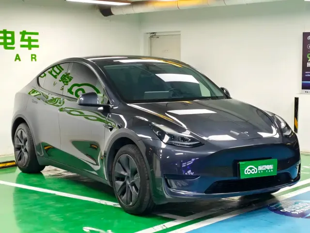 Tesla Model Y — Фото автомобиля 4