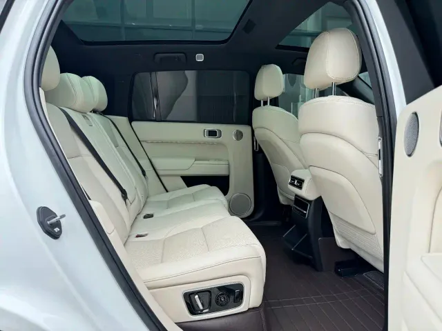 Li Auto L7 — Фото автомобиля 8