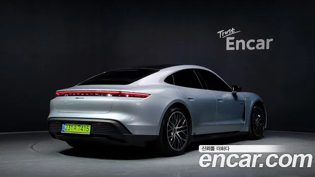 Porsche Taycan — Фото автомобиля 2
