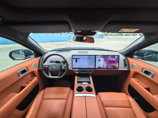 Li Auto L8 — Фото автомобиля 5