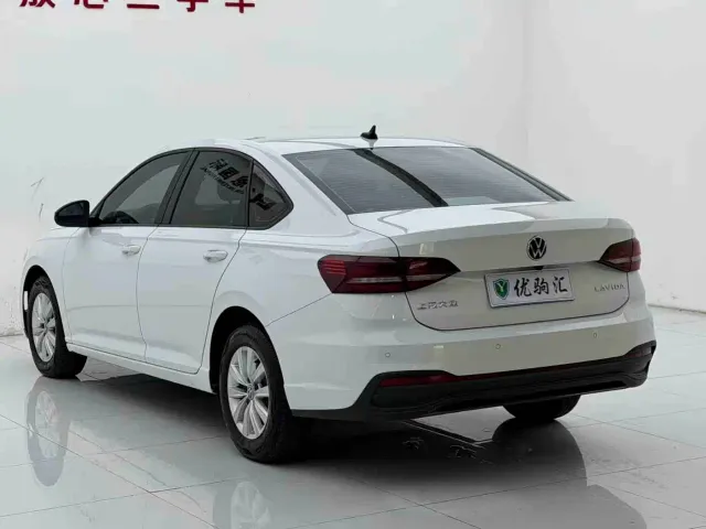 Volkswagen Lavida — Фото автомобиля 5