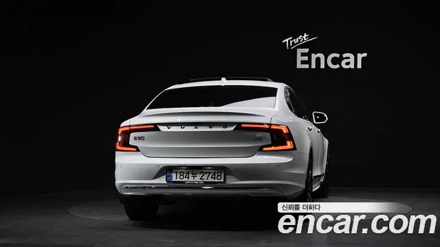 Volvo S90 — Фото автомобиля 4