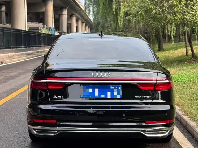 Audi Audi A8 2022 A8L 50 TFSI quattro Comfort Collector's Edition — Фото автомобиля 5