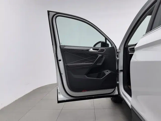 Volkswagen Tiguan L — Фото автомобиля 8
