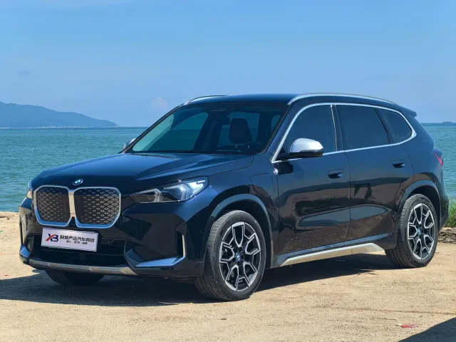 BMW iX1 — Фото автомобиля 5