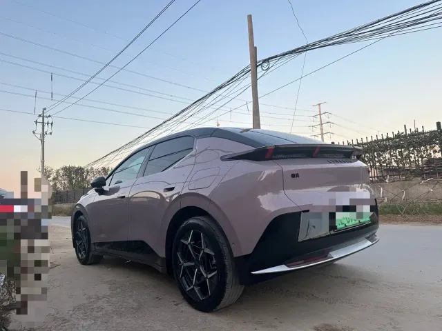 Lynk & Co Z20 — Фото автомобиля 7